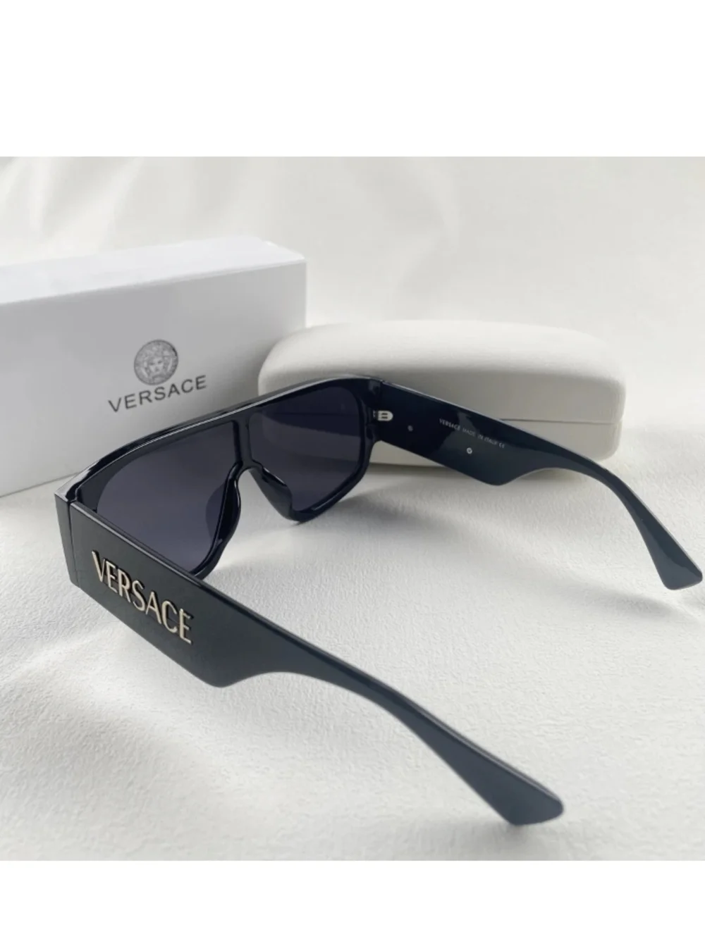 Versace Black And Gold Nib Sunglasses with Gold Logo - Picture 6 of 10
